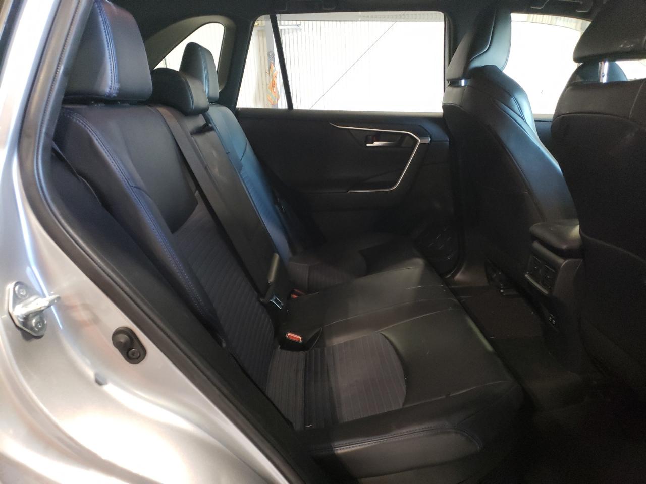 2019 Toyota RAV 4 - Image 11