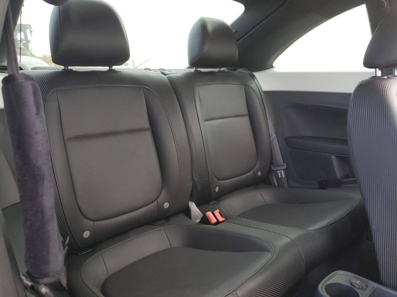 2012 Volkswagen Beetle - Image 10