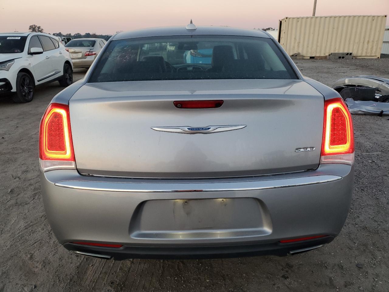 2018 Chrysler 300 - Image 6