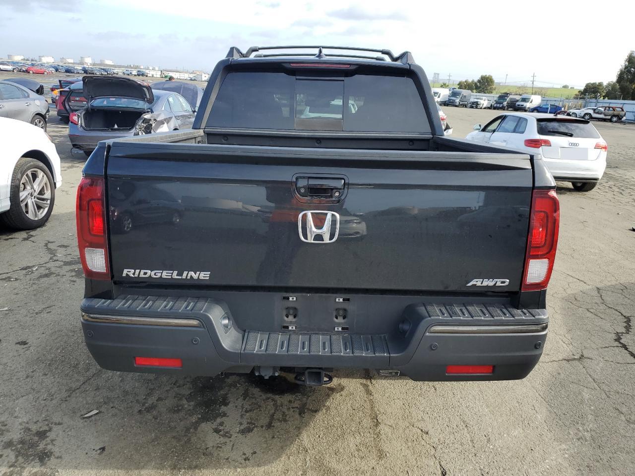 2018 Honda Ridgeline - Image 6