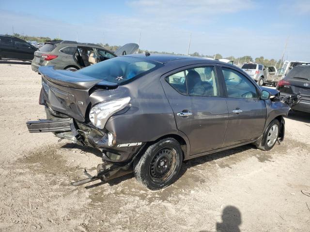  NISSAN VERSA 2016 Srebrny