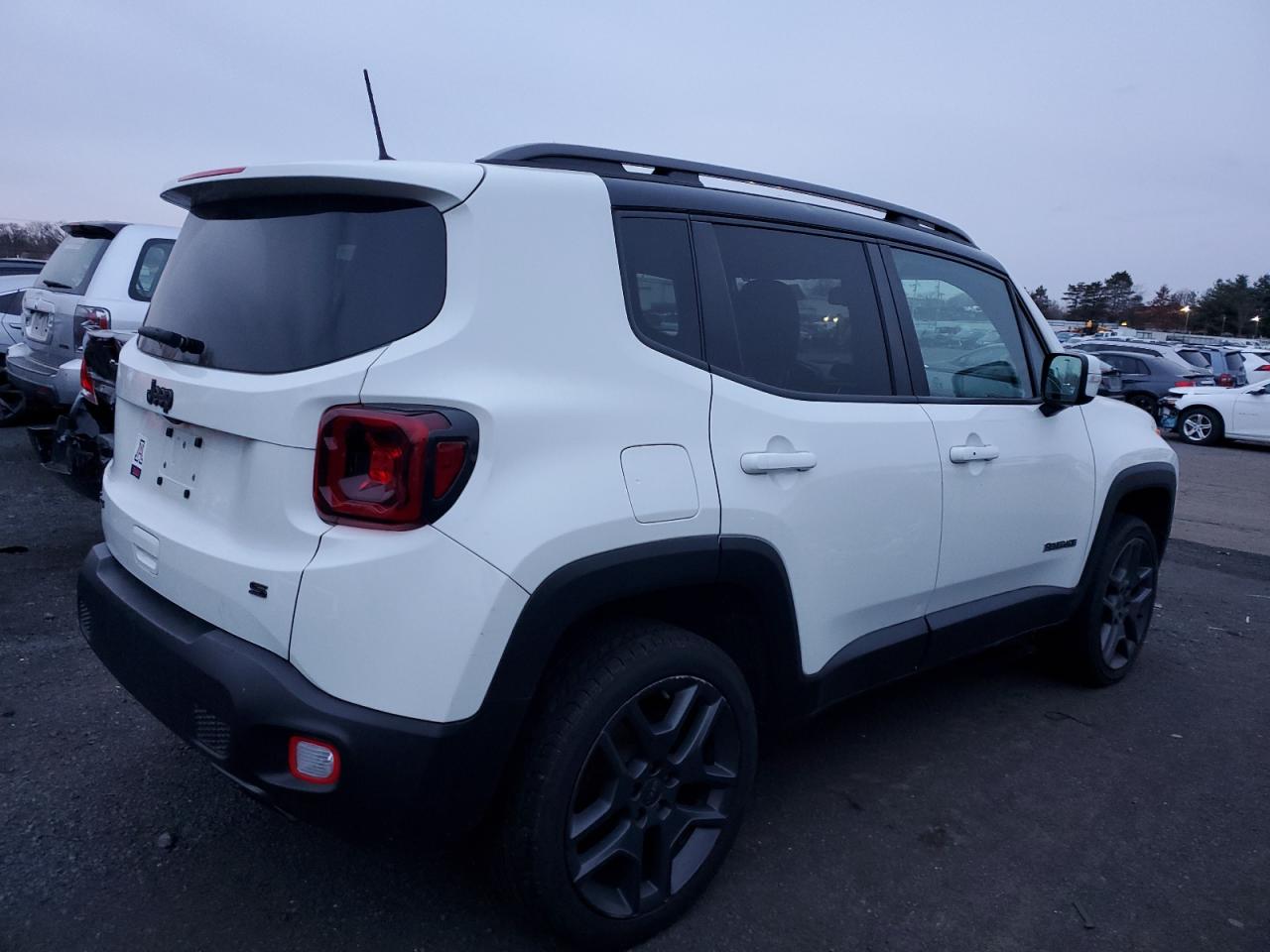 VIN ZACNJBB13KPK12969 2019 JEEP RENEGADE no.3