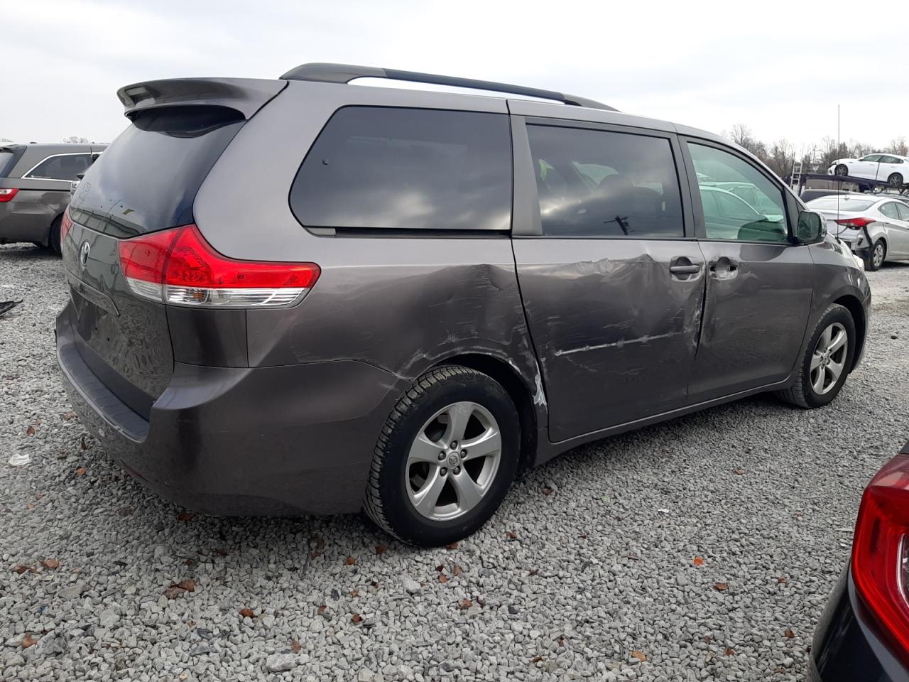 2011 Toyota Sienna - Image 3