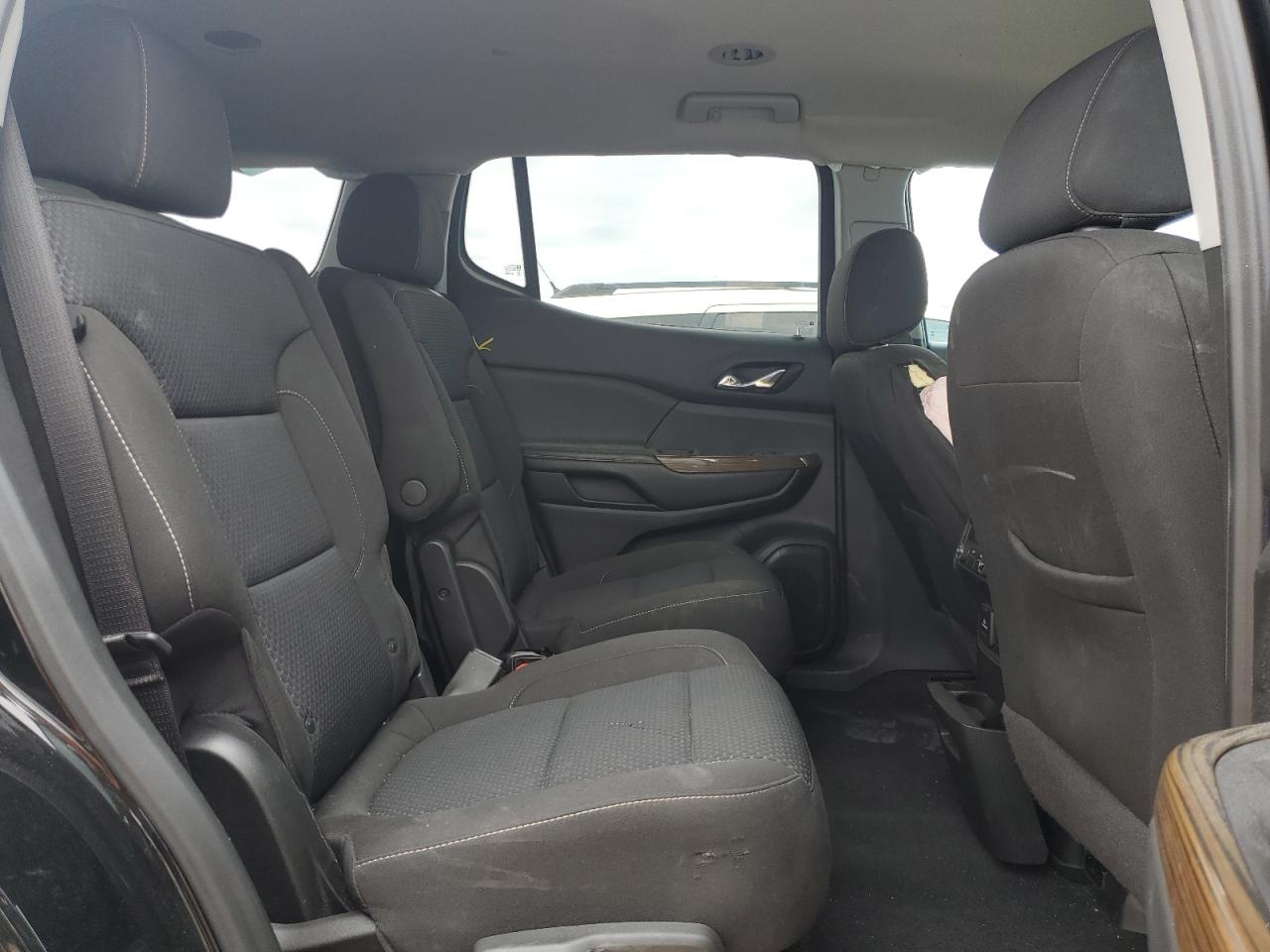 2021 GMC Acadia - Image 11