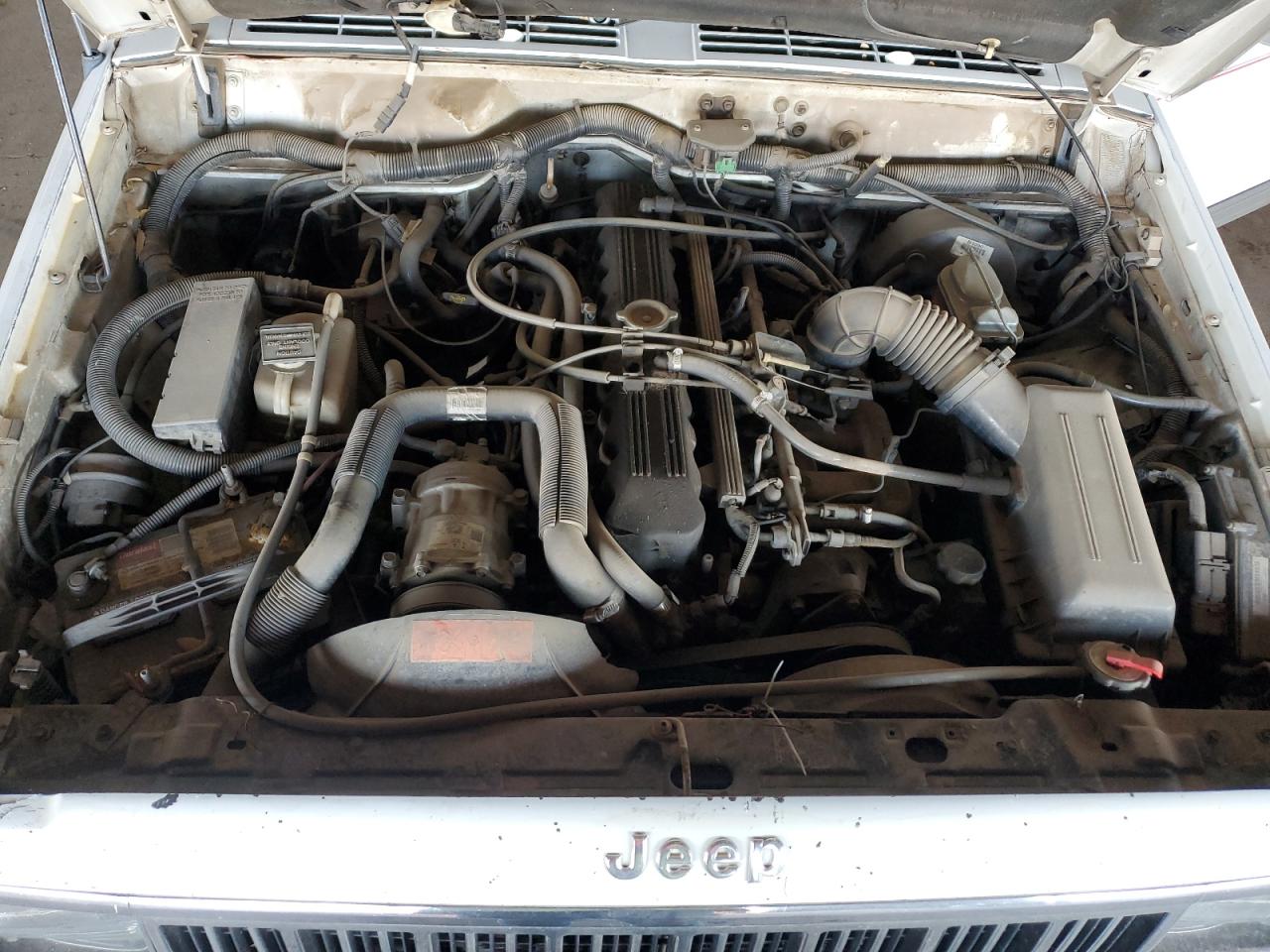 1992 Jeep Cherokee Laredo VIN: 1J4FJ58S1NL145977 Lot: 84543944