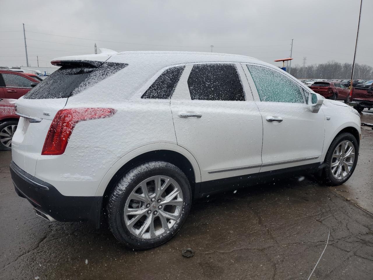 VIN 1GYKNDRS0JZ180626 2018 CADILLAC XT5 no.3