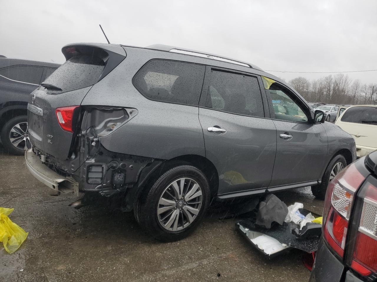 2018 Nissan Pathfinder - Image 3