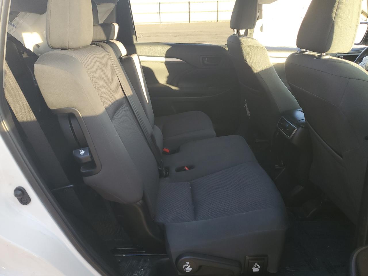 2019 Toyota Highlander - Image 11