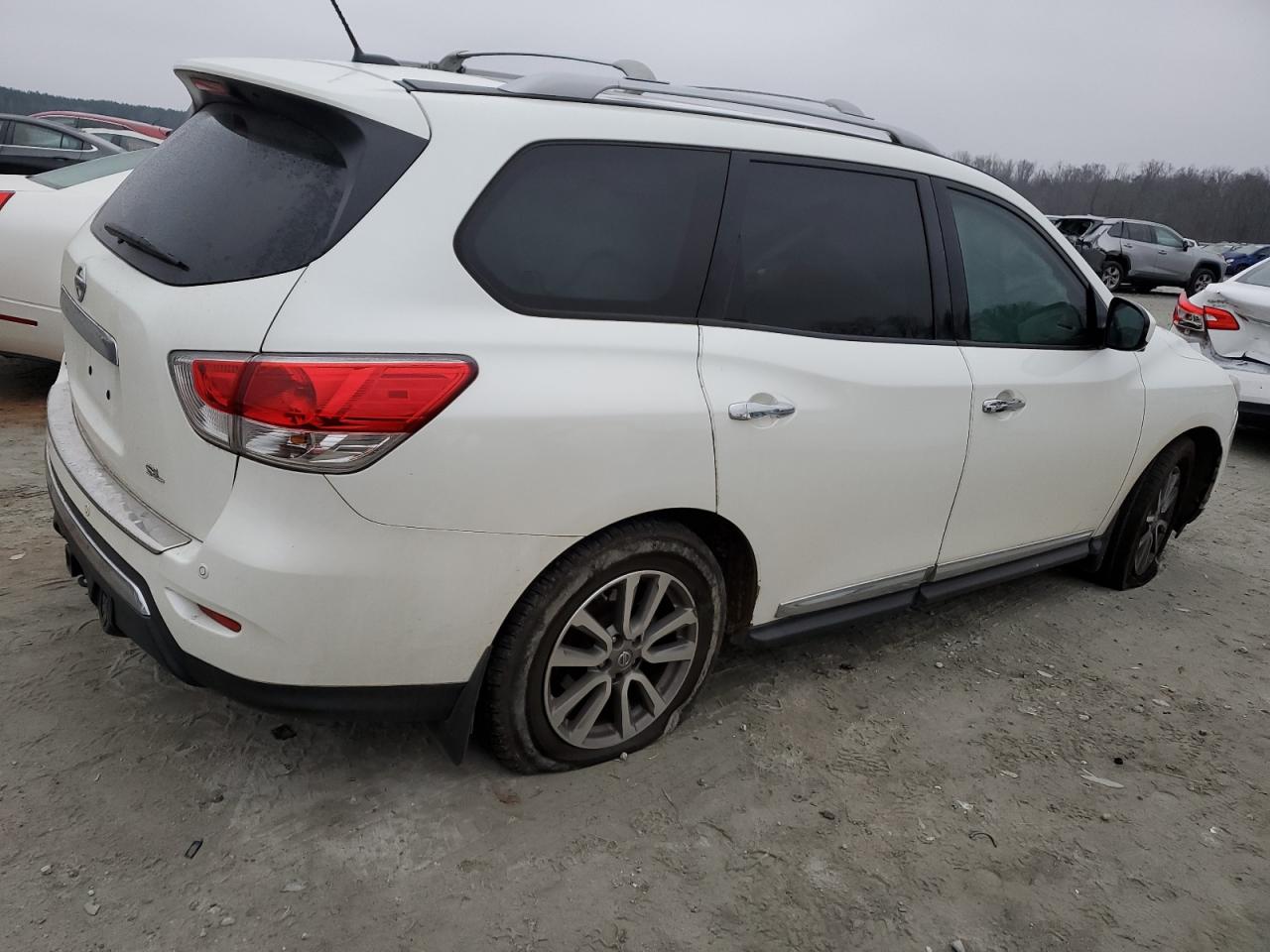 2016 Nissan Pathfinder - Image 3