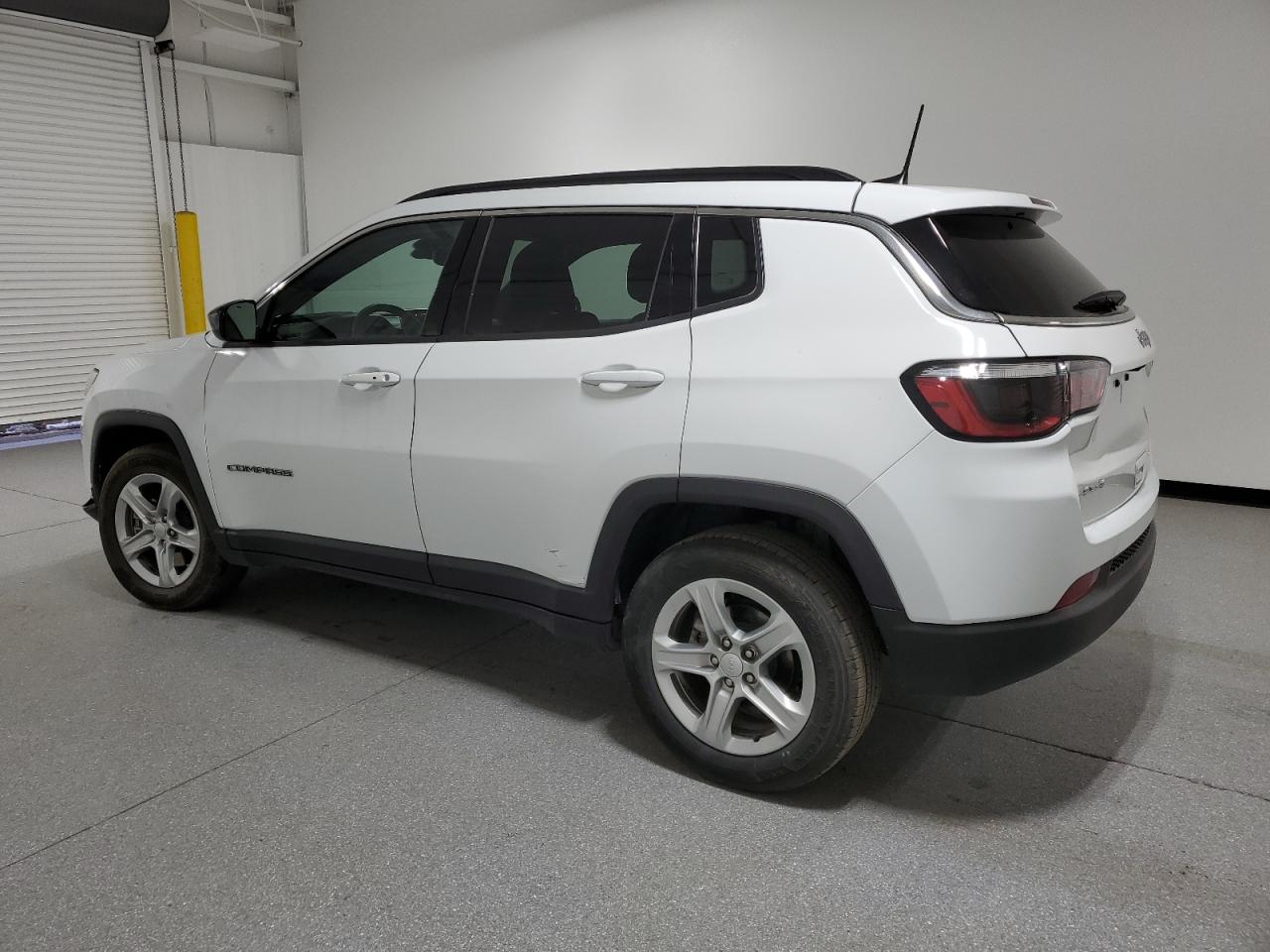 VIN 3C4NJDBN9PT553620 2023 JEEP COMPASS no.2