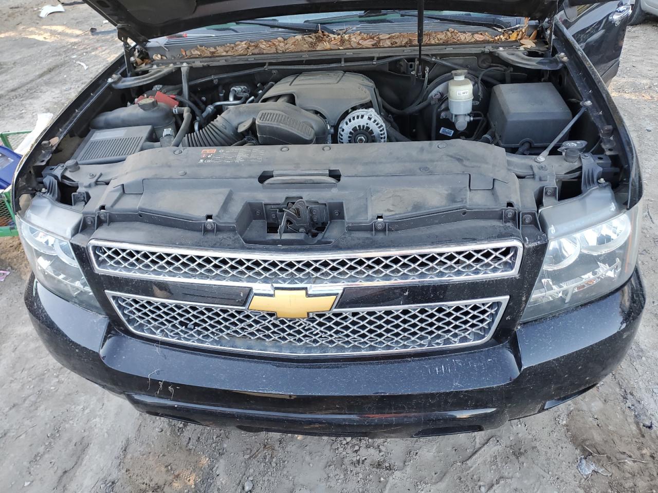 2014 Chevrolet Suburban - Image 12