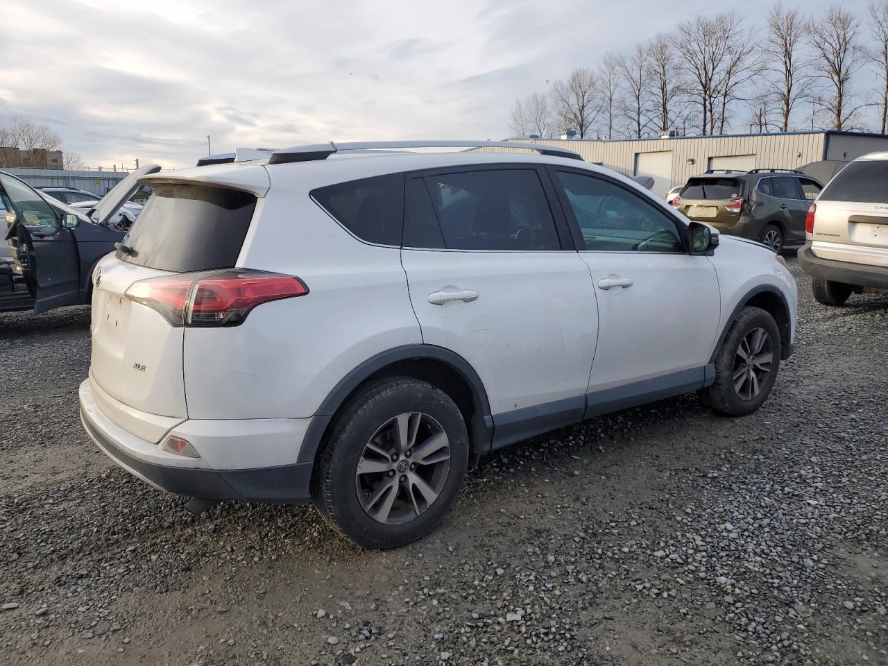 VIN 2T3WFREV4GW276236 2016 TOYOTA RAV4 no.3