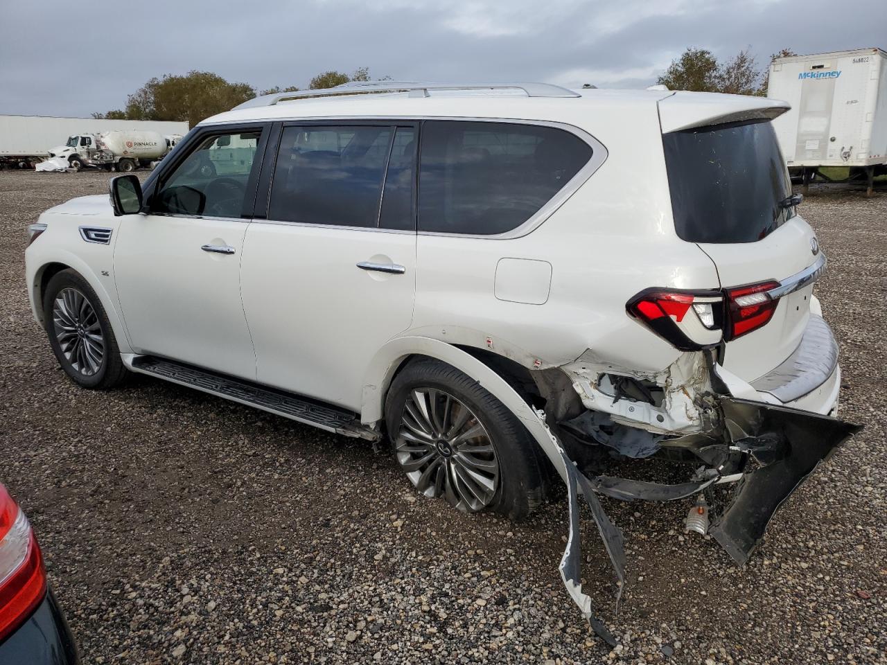 2018 Infiniti QX80 - Image 2