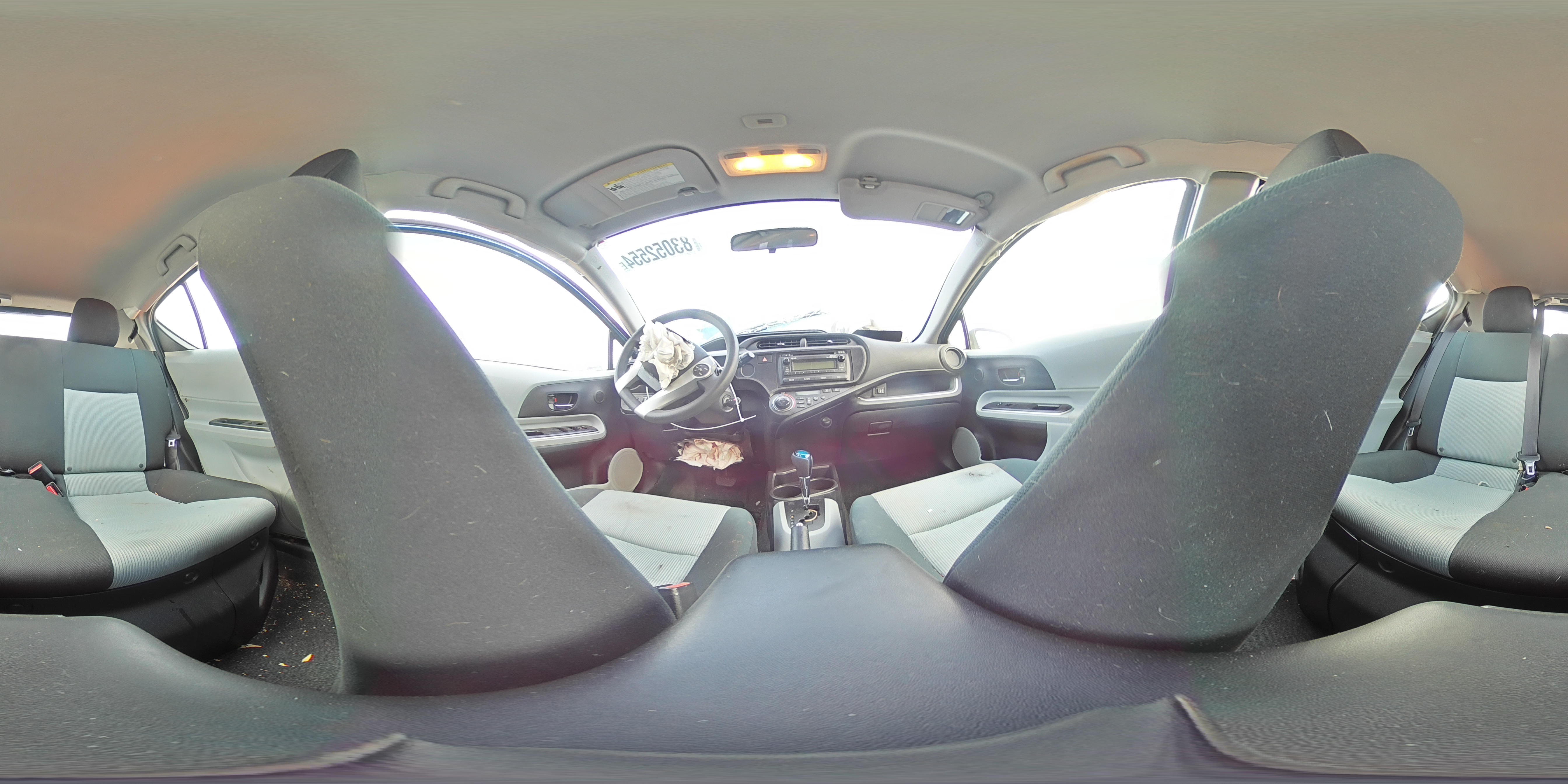 2014 Toyota Prius - Image 13