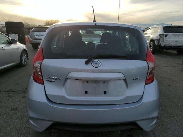  NISSAN VERSA 2018 Srebrny