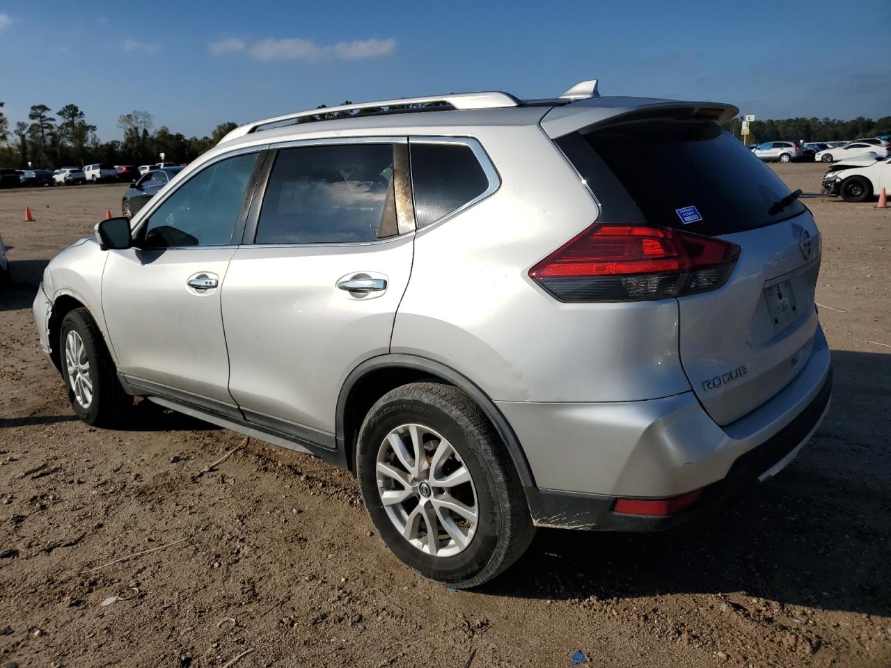 2017 Nissan Rogue - Image 2