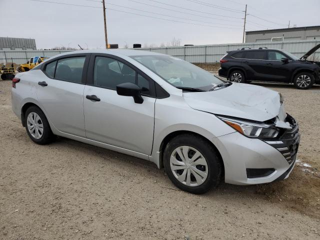  NISSAN VERSA 2024 Srebrny