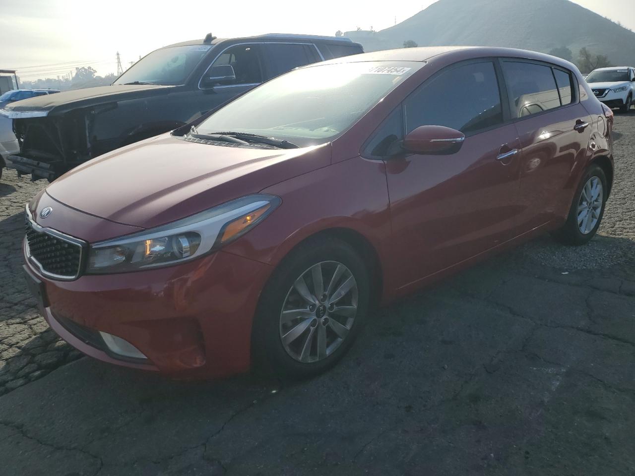 VIN KNAFK5A81H5679813 2017 KIA FORTE no.1