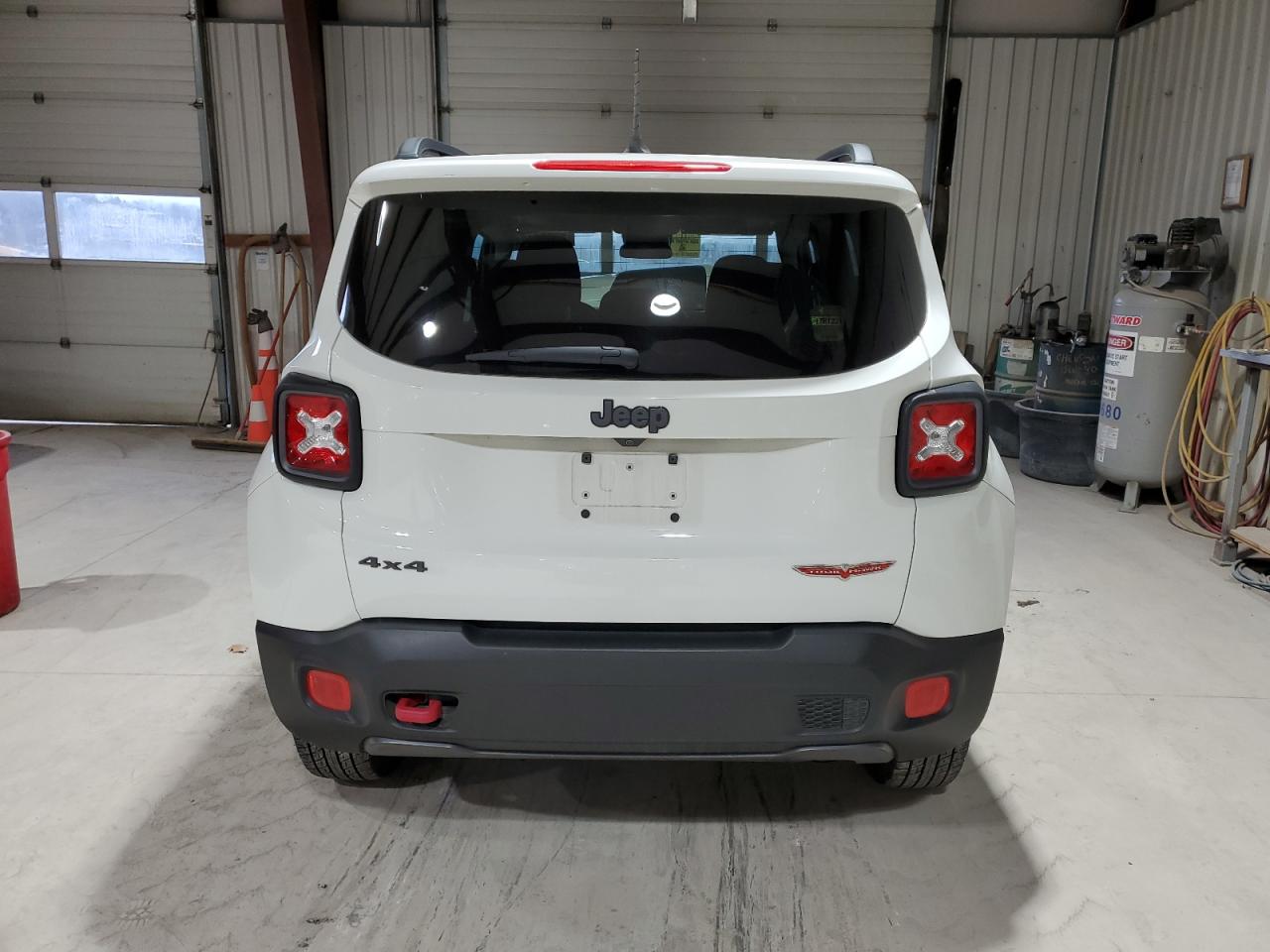 VIN ZACCJBCT2GPE32461 2016 JEEP RENEGADE no.6