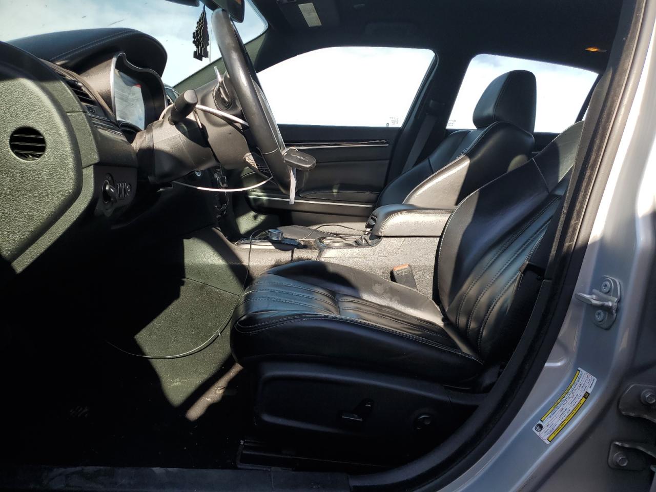 2021 Chrysler 300 - Image 7