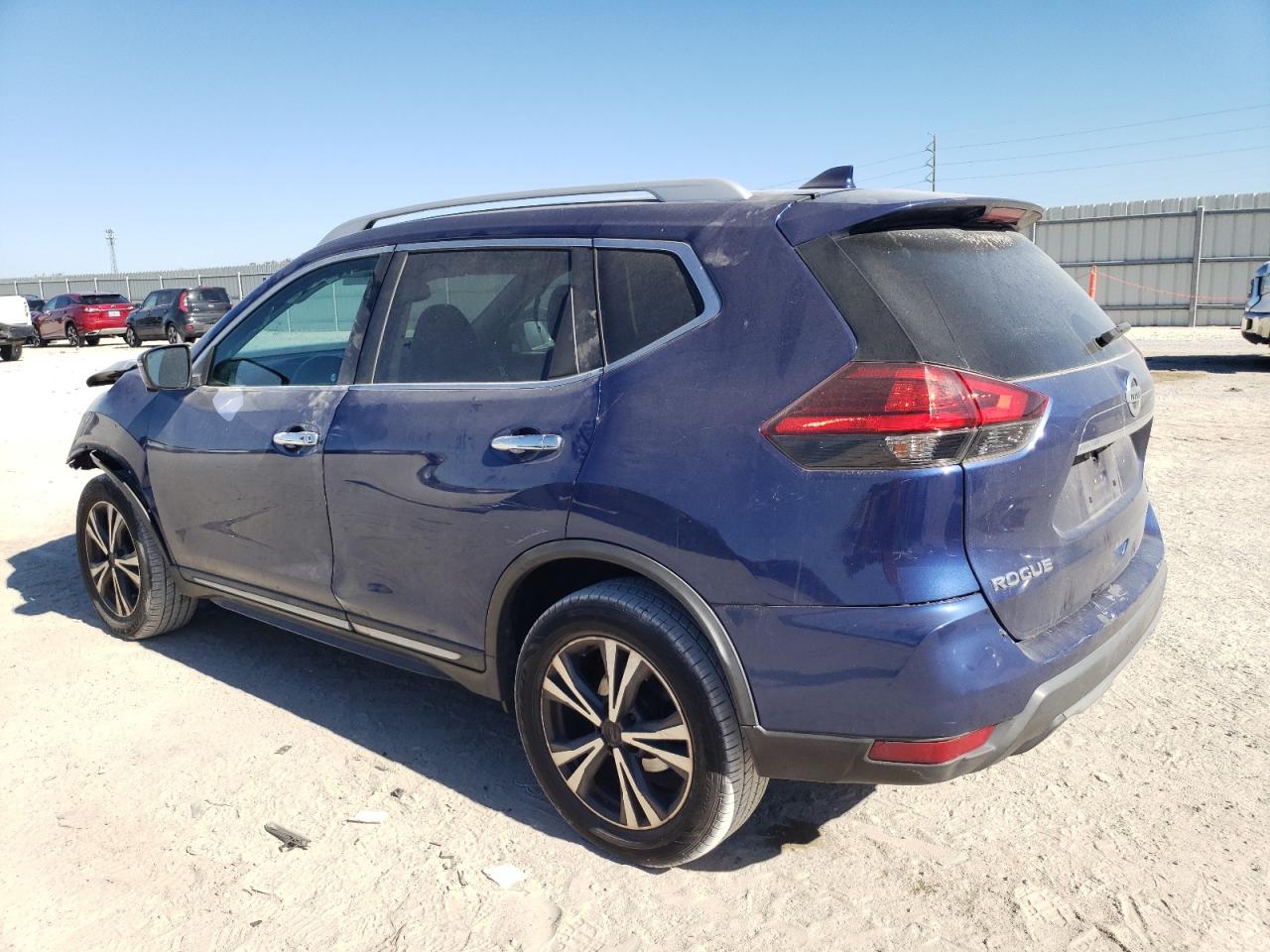 5N1AT2MV2HC733346 2017 NISSAN ROGUE - Image 2