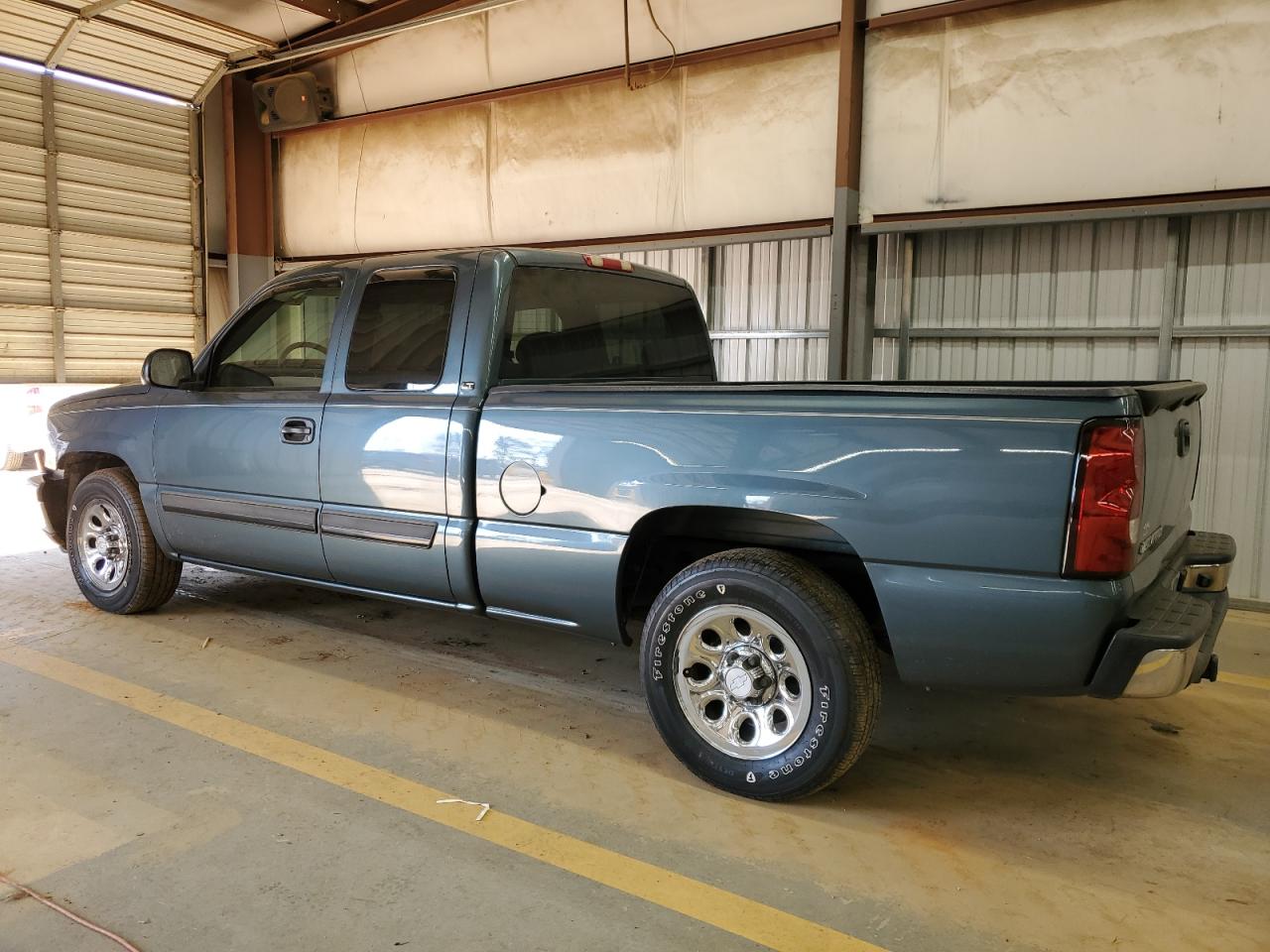 2007 Chevrolet Silverado - Image 2