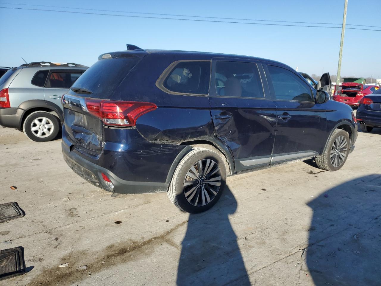 2019 Mitsubishi Outlander - Image 3