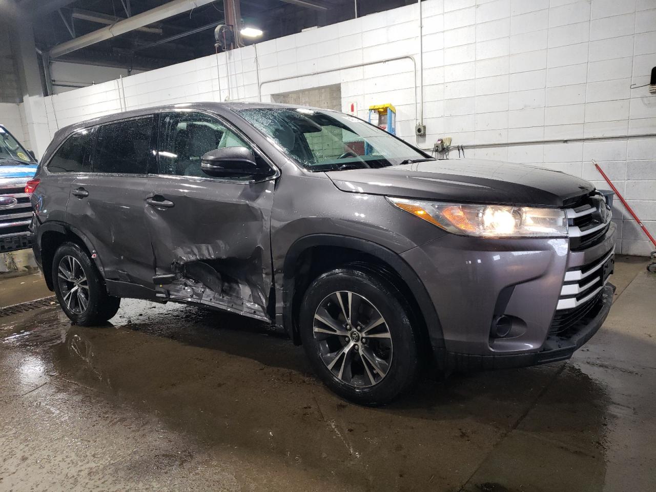 2017 Toyota Highlander - Image 4