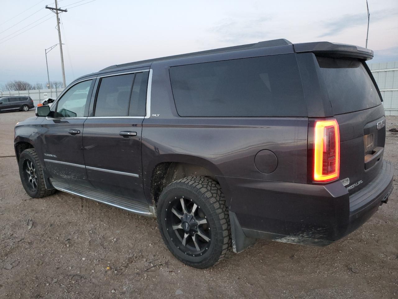 2015 GMC Yukon - Image 2
