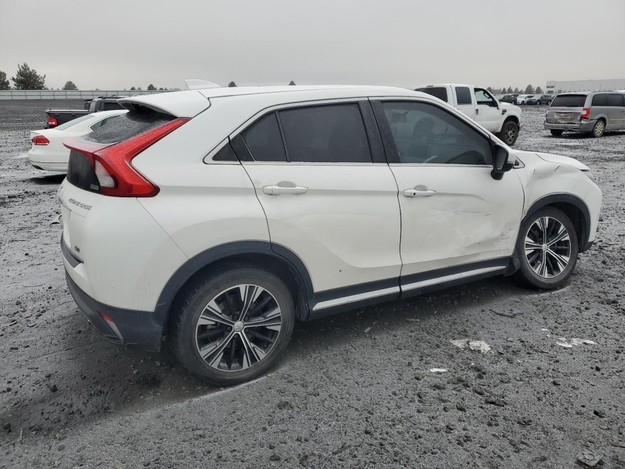 2018 Mitsubishi Eclipse - Image 3