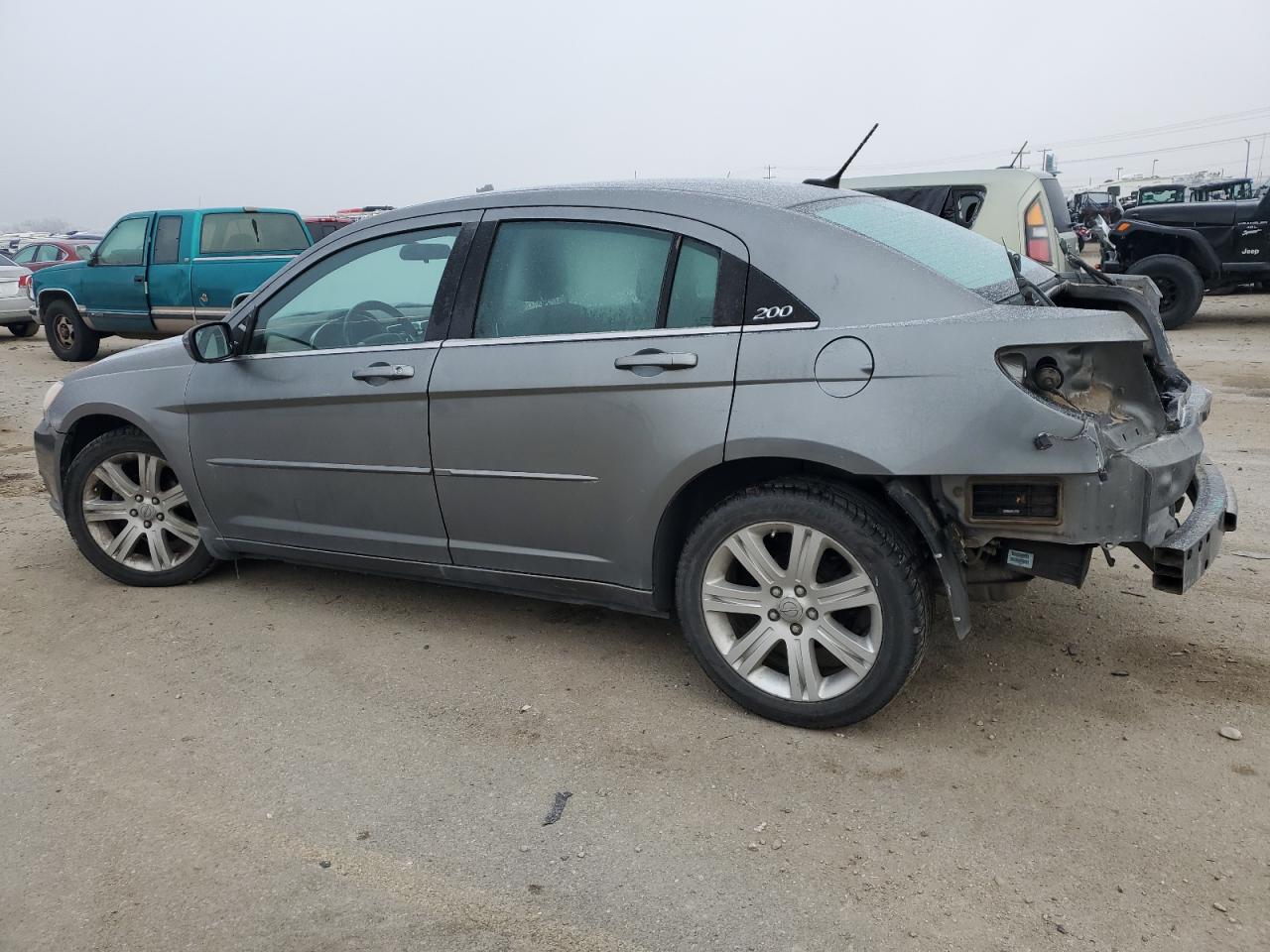 2013 Chrysler 200 - Image 2
