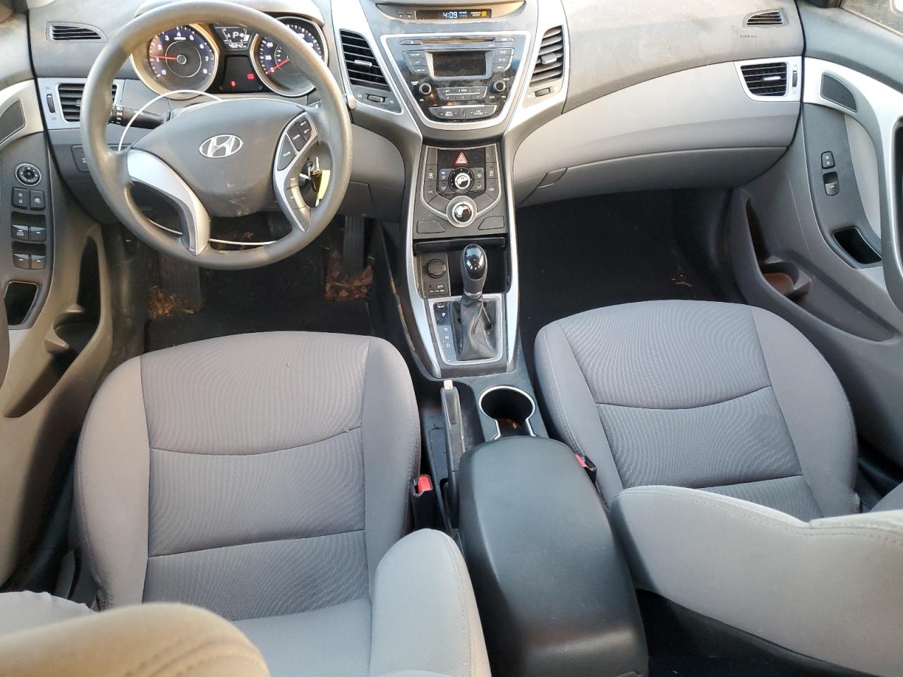 2016 Hyundai Elantra - Image 8