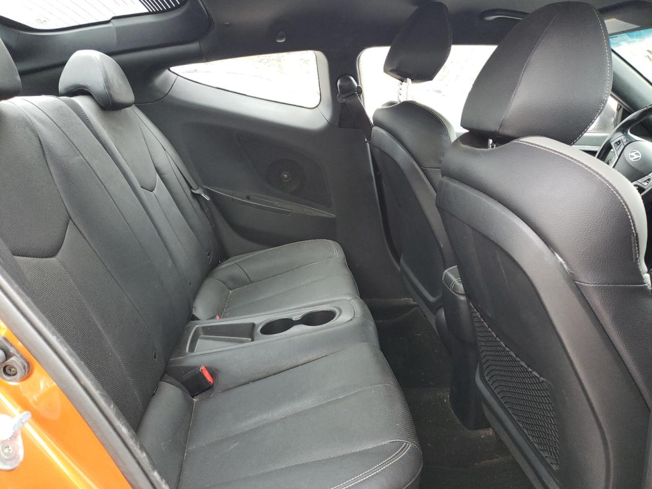 2016 Hyundai Veloster - Image 10