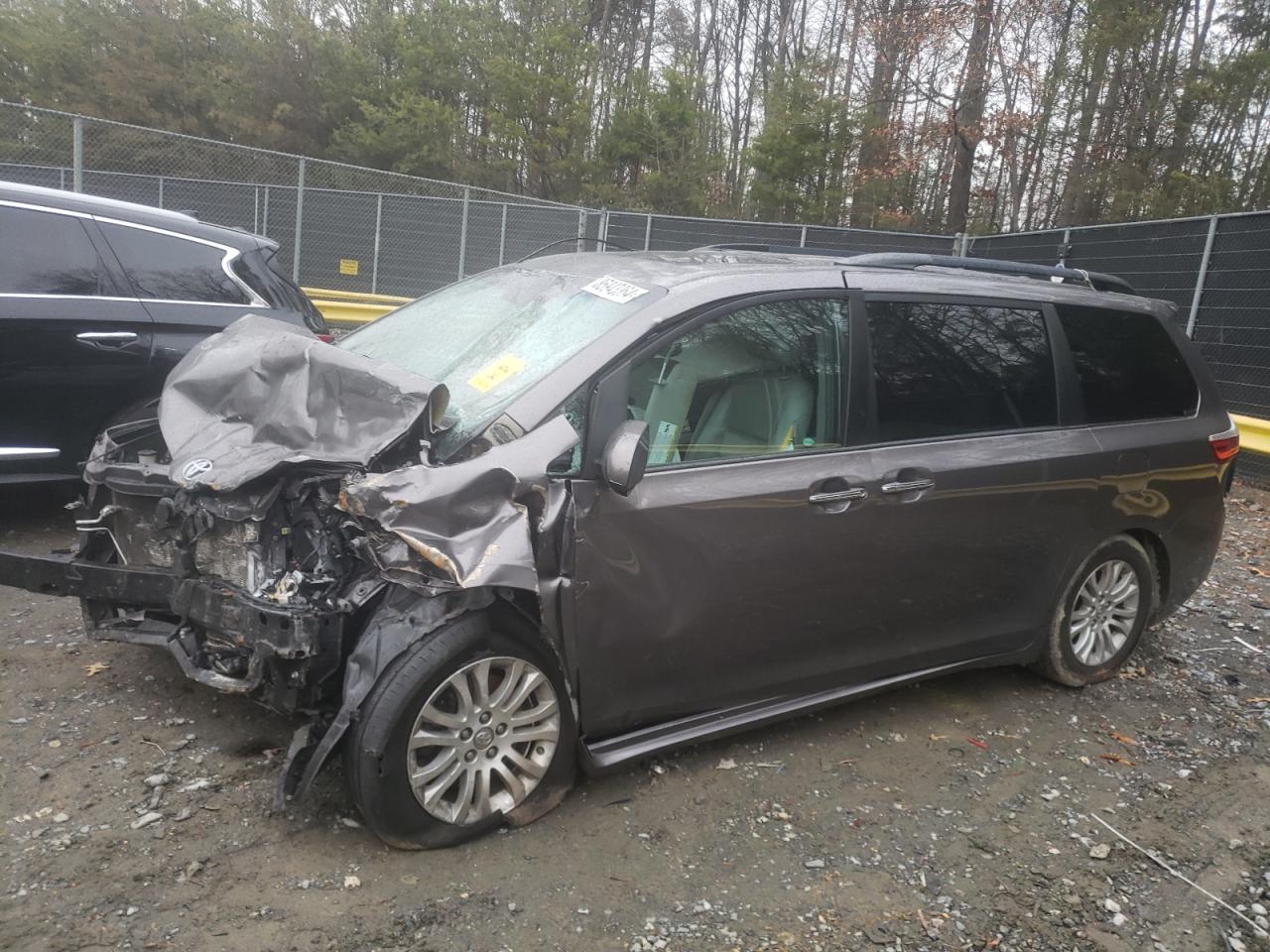 2016 Toyota Sienna - Image 1