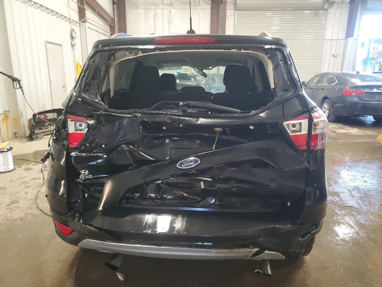 VIN 1FMCU0GD9JUA65638 2018 FORD ESCAPE no.6