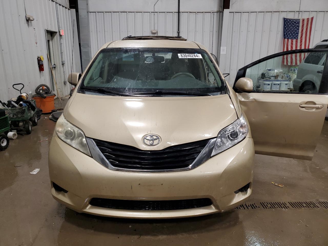 2011 Toyota Sienna - Image 5