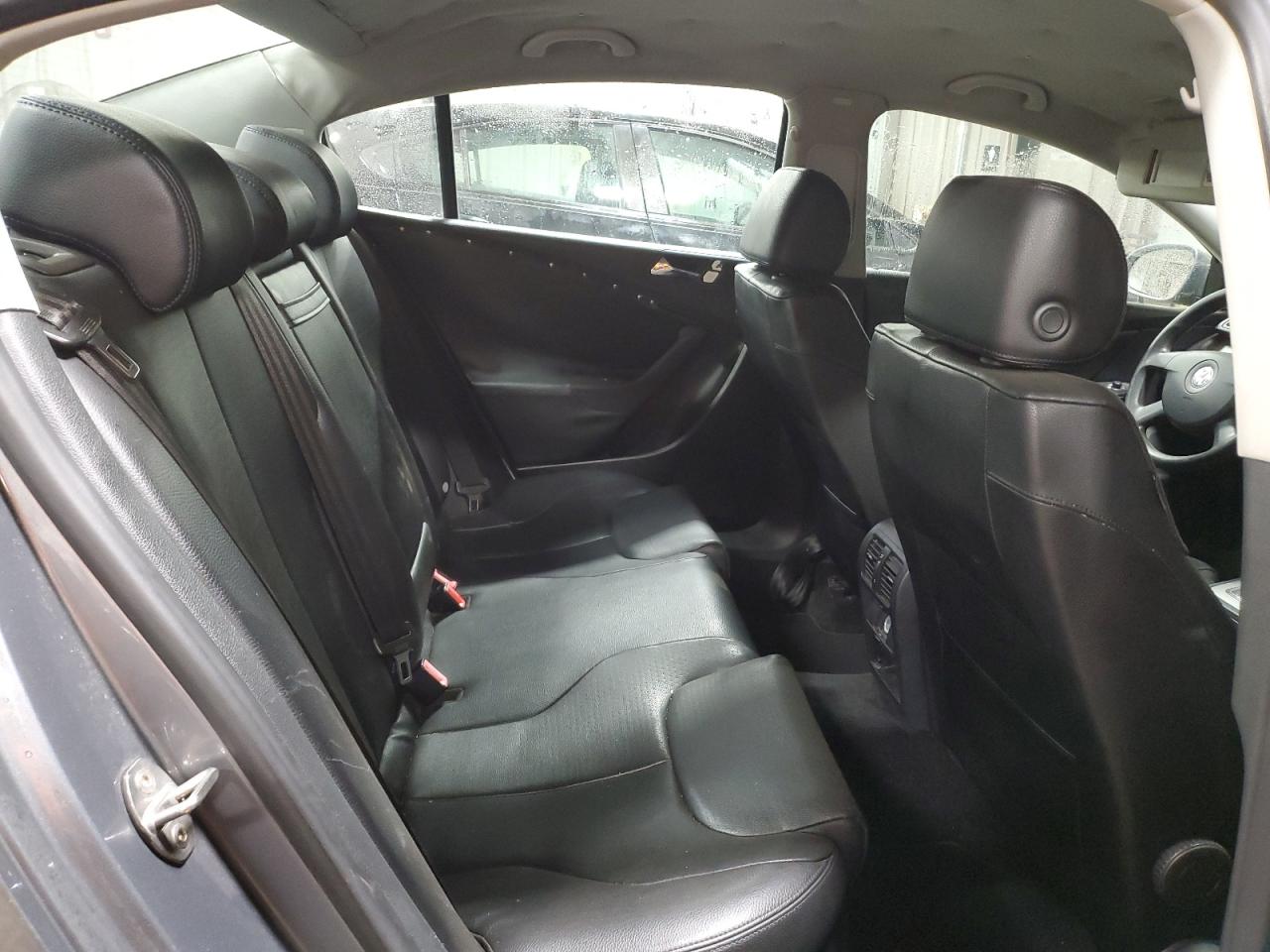 2006 Volkswagen Passat - Image 10