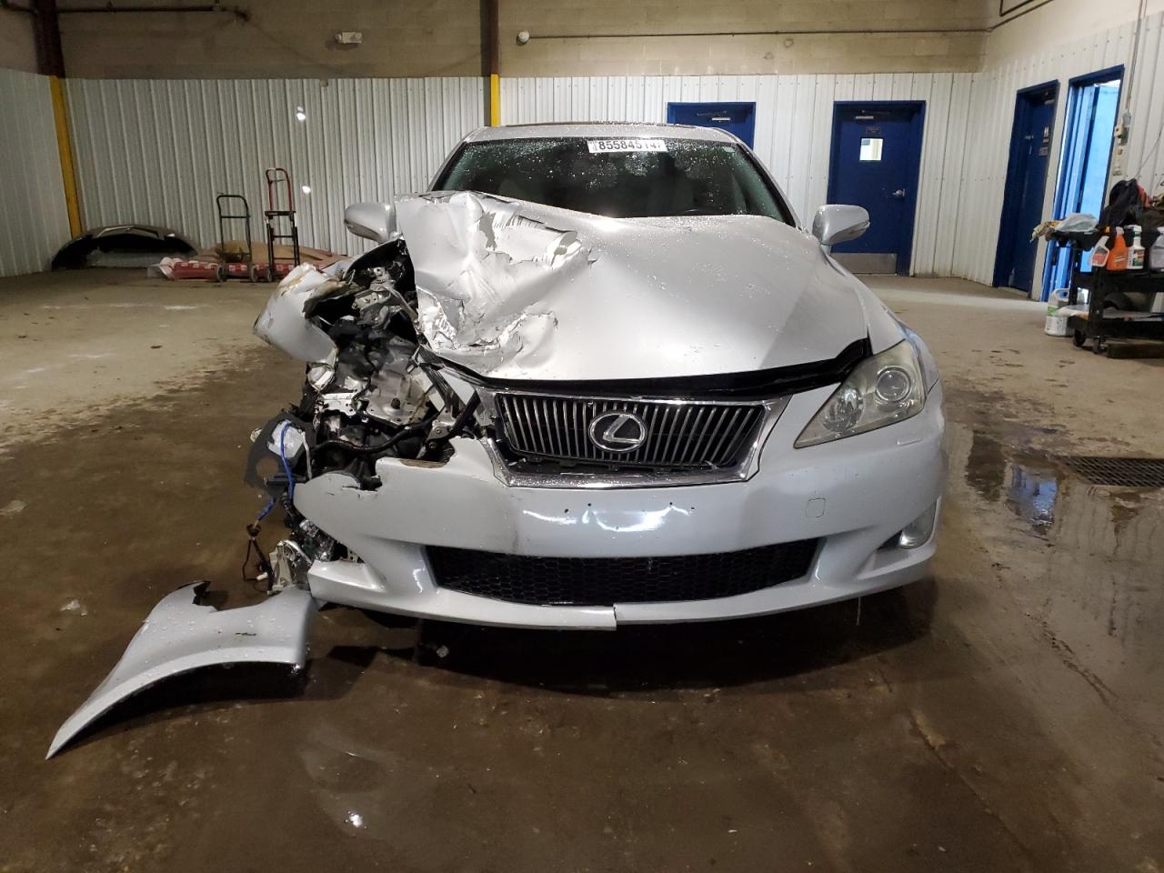 2010 Lexus IS - Image 5