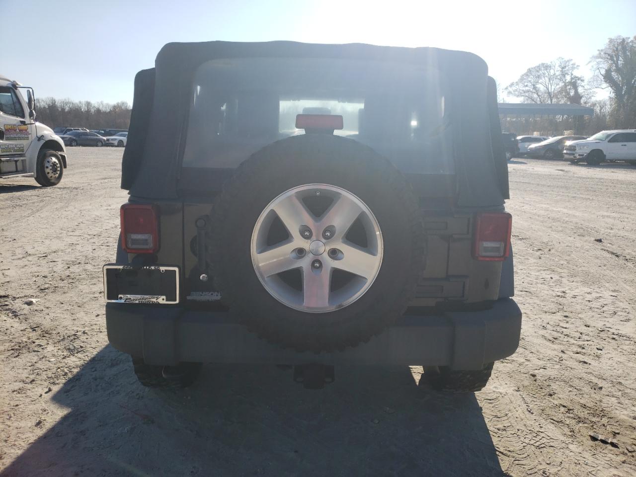 2010 Jeep Wrangler Sport VIN: 1J4AA2D16AL213352 Lot: 83036094