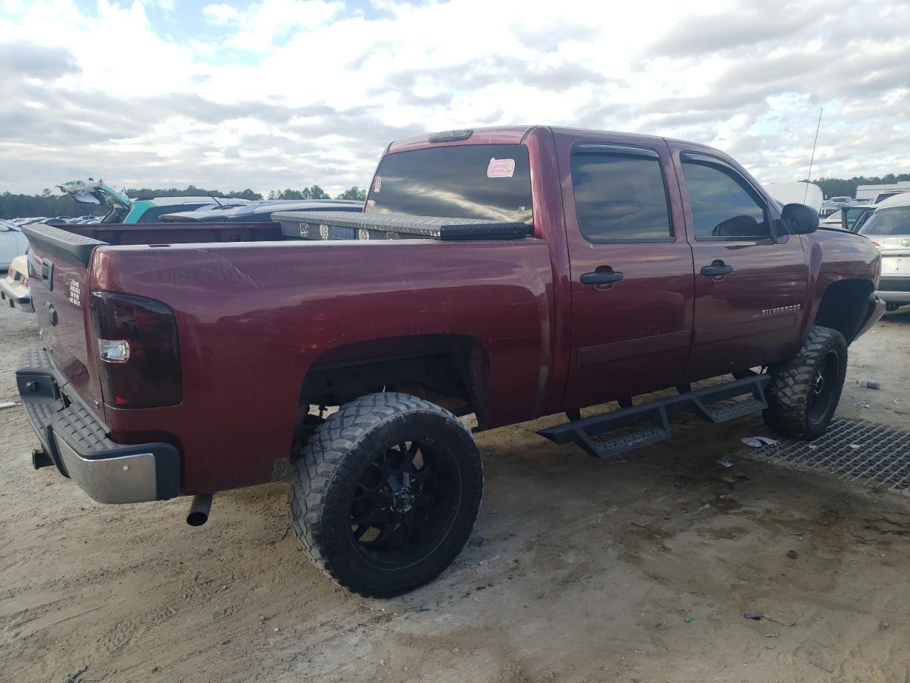 2008 Chevrolet Silverado - Image 3