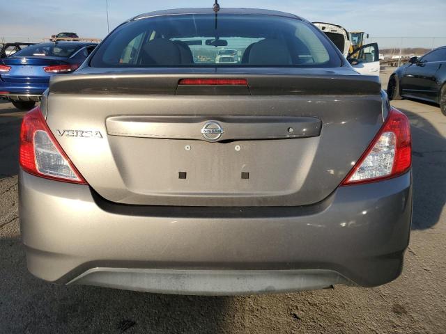  NISSAN VERSA 2017 Szary