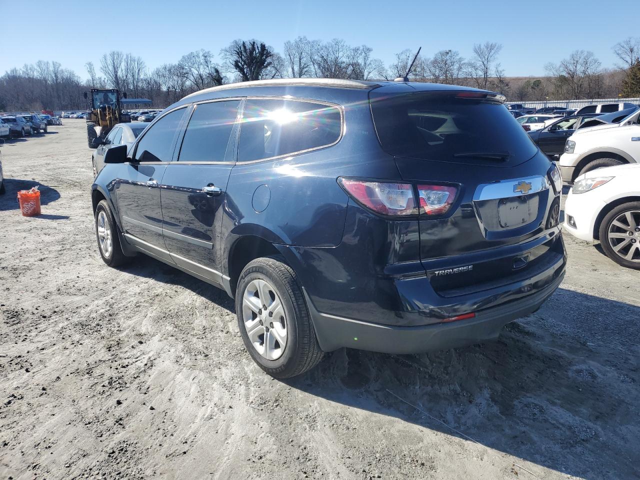 VIN 1GNKRFED1FJ336425 2015 CHEVROLET TRAVERSE no.2