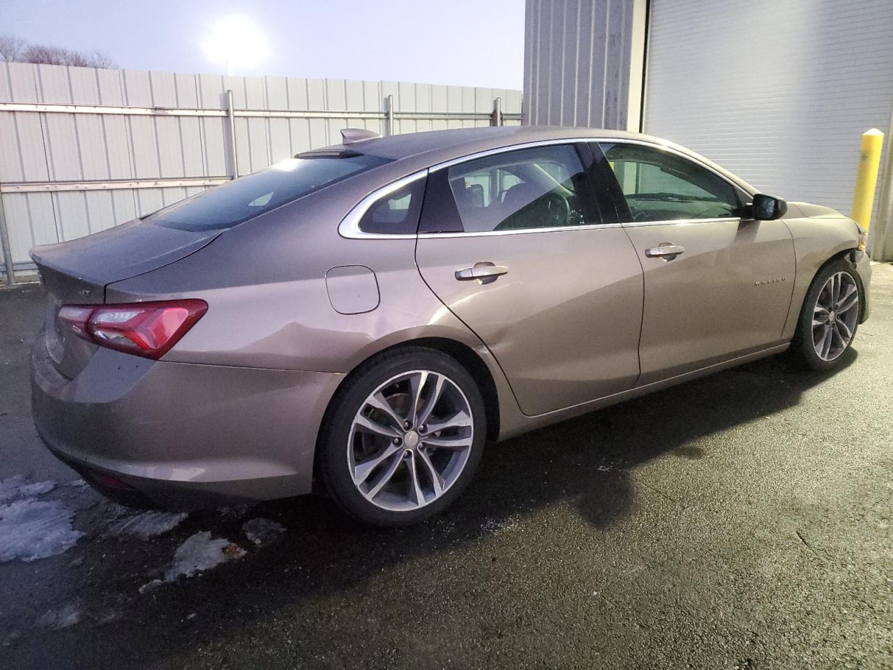 2022 Chevrolet Malibu - Image 3