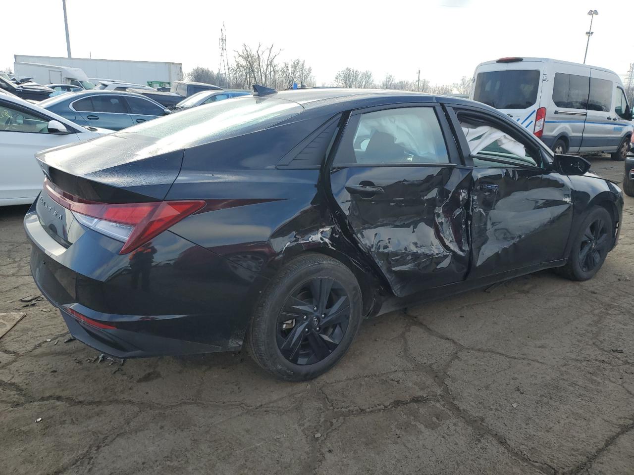 2023 Hyundai Elantra - Image 3