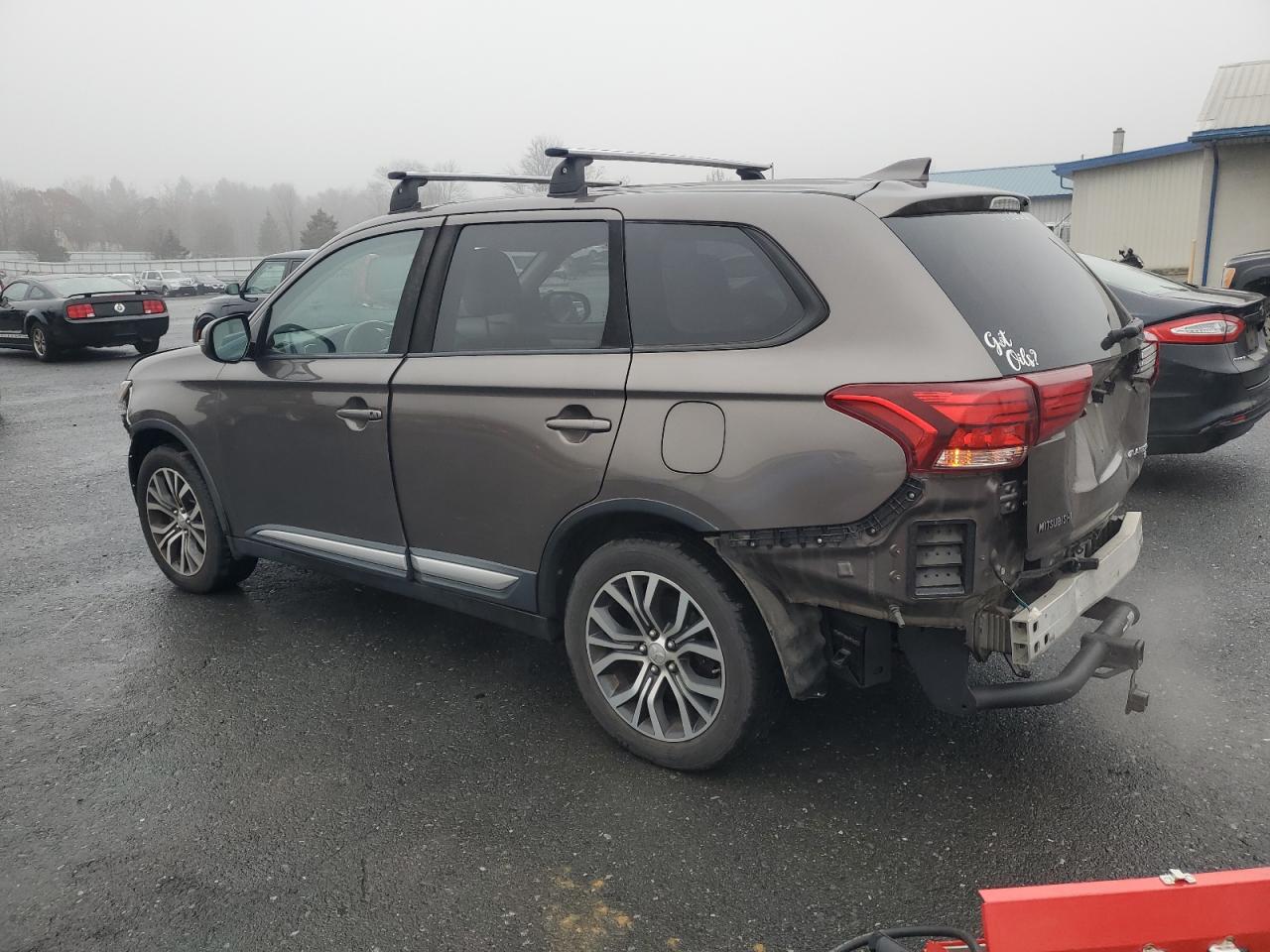 JA4AZ3A31HZ052923 2017 MITSUBISHI OUTLANDER - Image 2