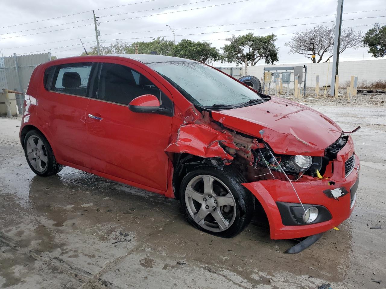 VIN 1G1JE6SHXD4134789 2013 CHEVROLET SONIC no.4