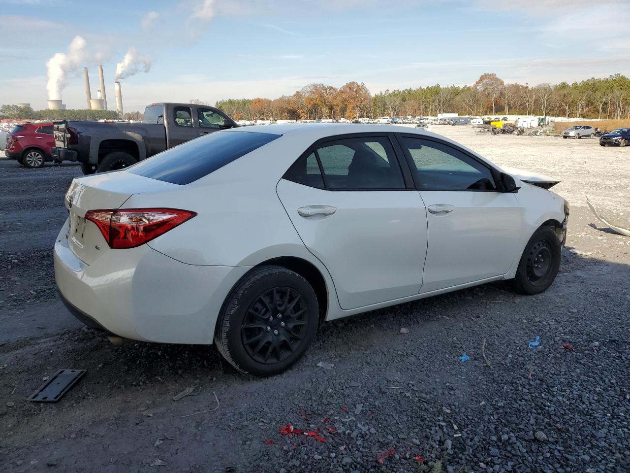 VIN 5YFBURHE2JP758110 2018 TOYOTA COROLLA no.3