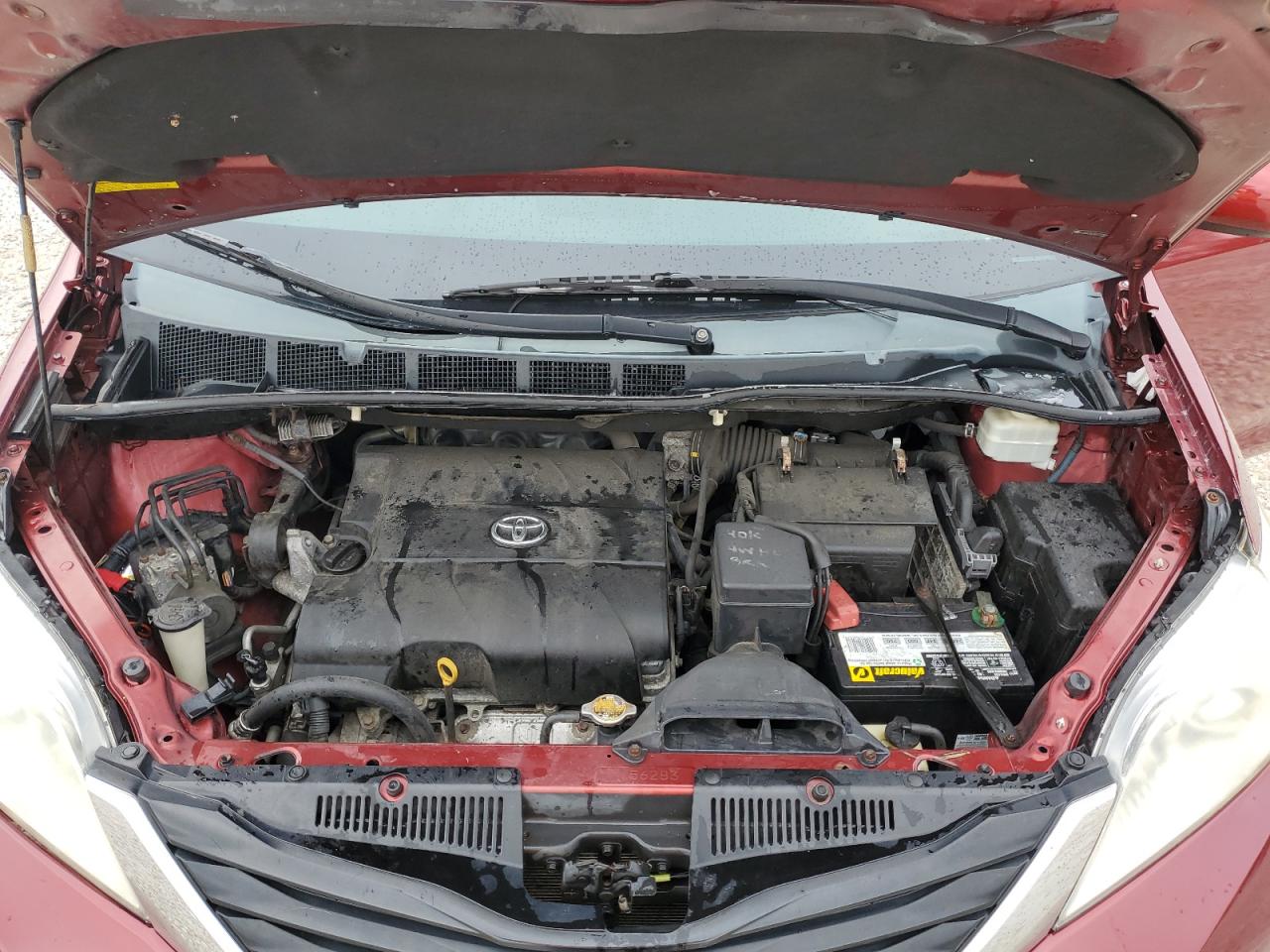 2011 Toyota Sienna - Image 12