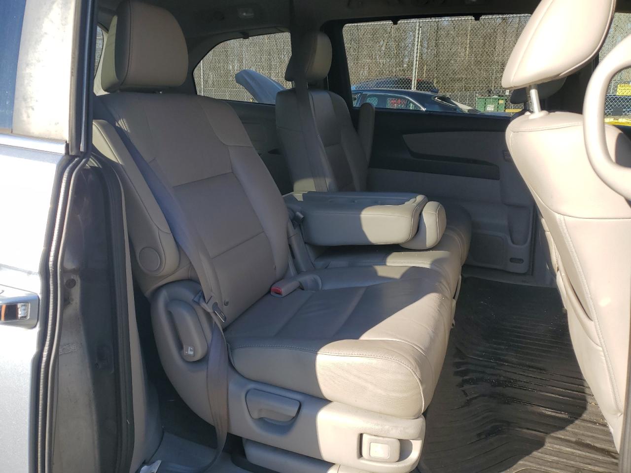2012 Honda Odyssey - Image 11