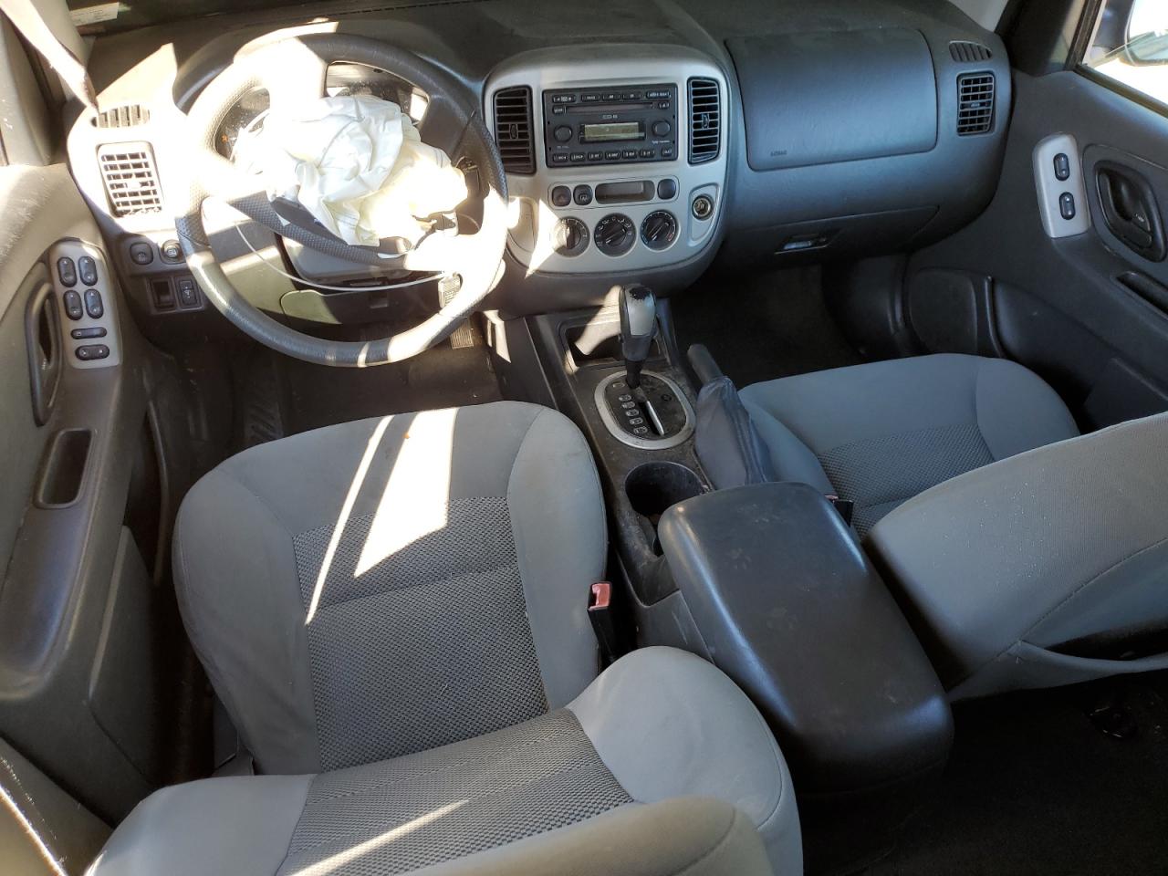 2005 Ford Escape - Image 8